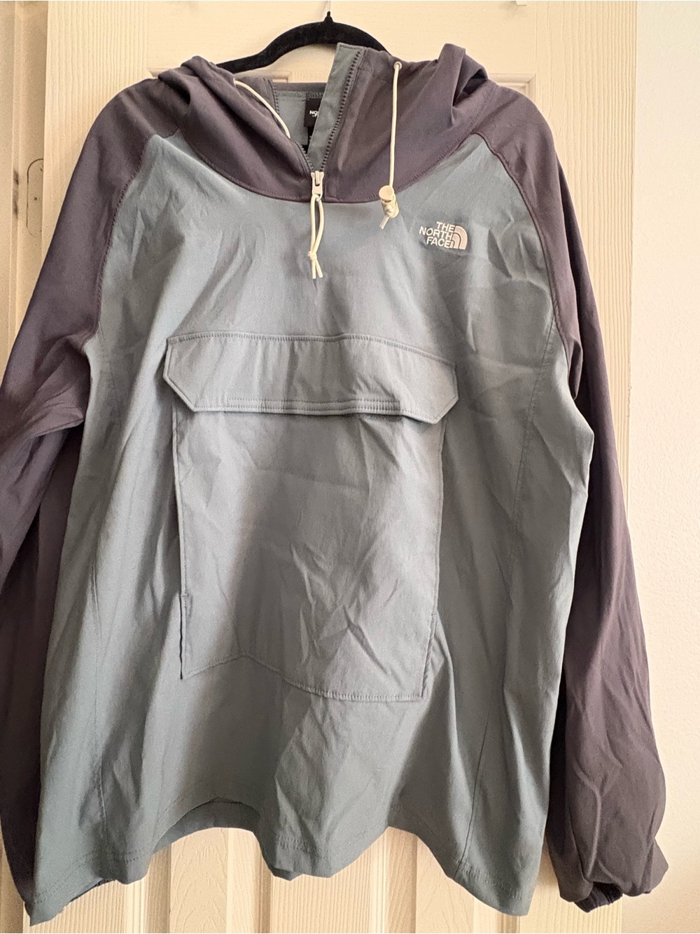 The North Face Men’s Slate Blue Pullover Windbreaker with Teal Chest Pocket - Picture 2 of 3